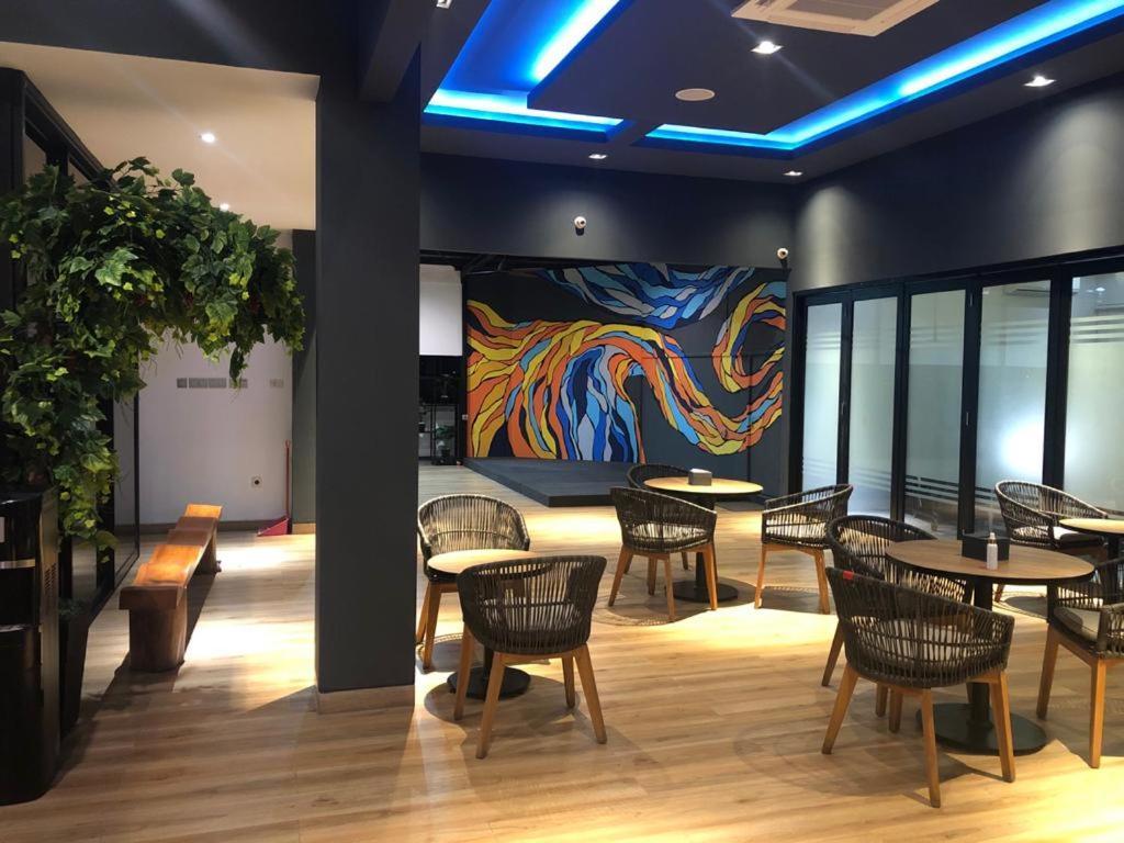Grand Caman Hotel Бекаси Экстерьер фото
